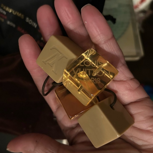 Louis Vuitton Accessories - Louis Vuitton Hair holder Gold and Tan you're bidding on one🥳🥳❌